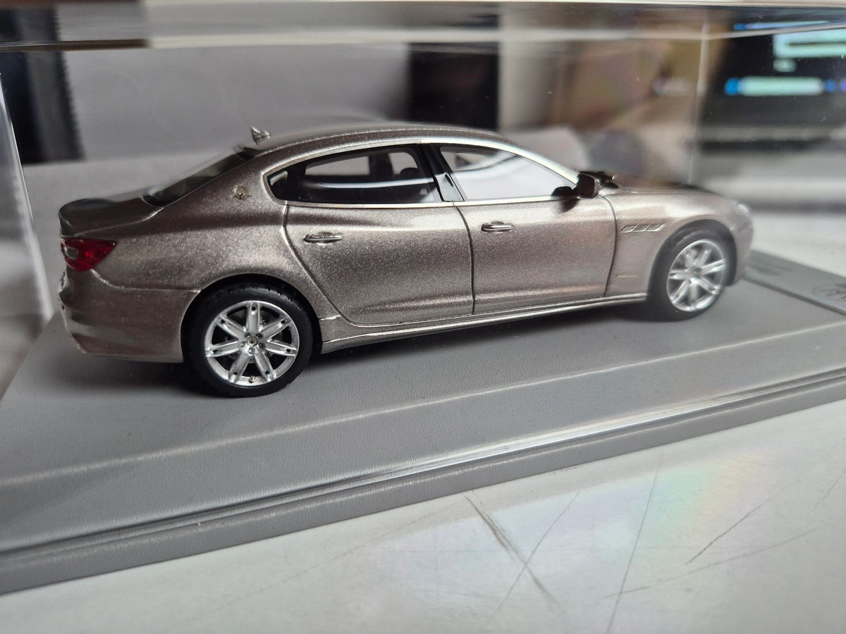 BBR 1:43 - Maserati Quattroporte GranLusso MY17 Grigio