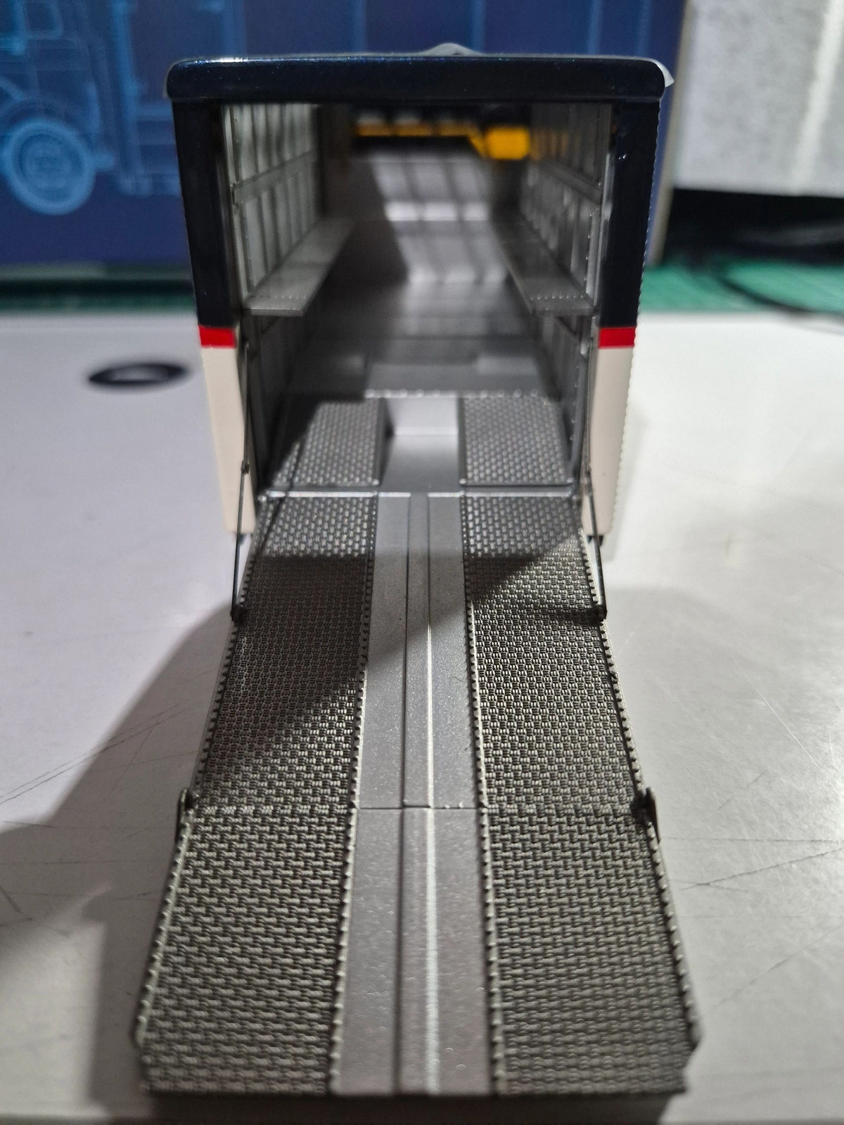 EXOTO 1:43 - Ford ETF1 Transporter Team Gartner American International Racing