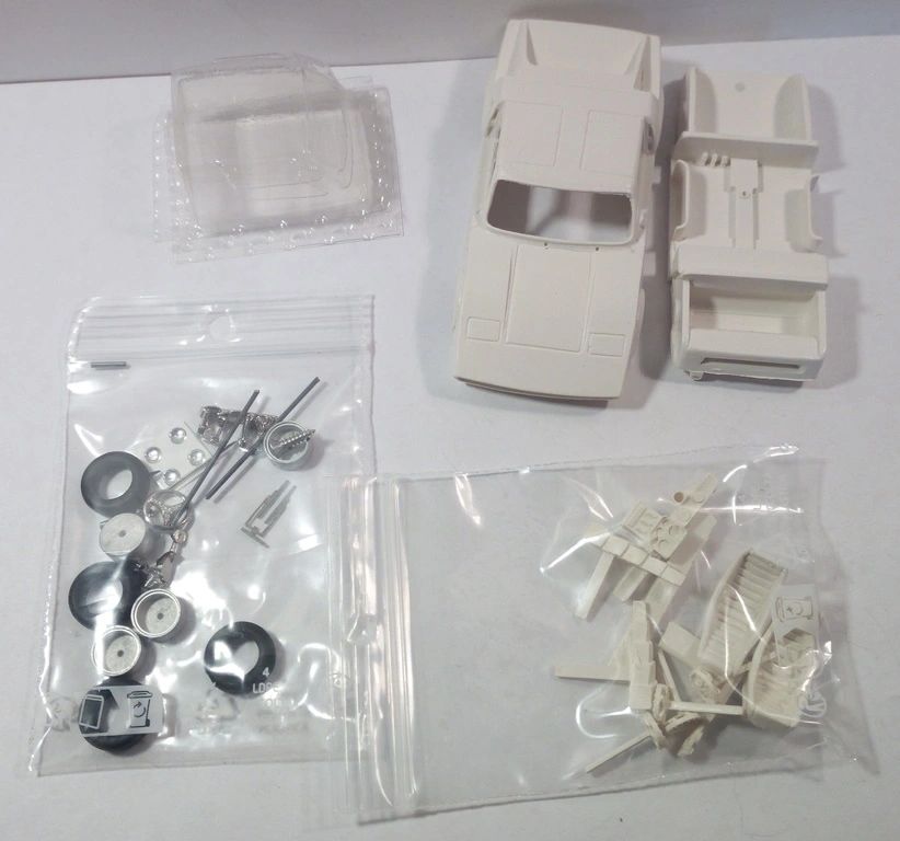 ESDO 1:43 - BMM-Peugeot 204 Anaconda 1969 Resin Metal kit to built