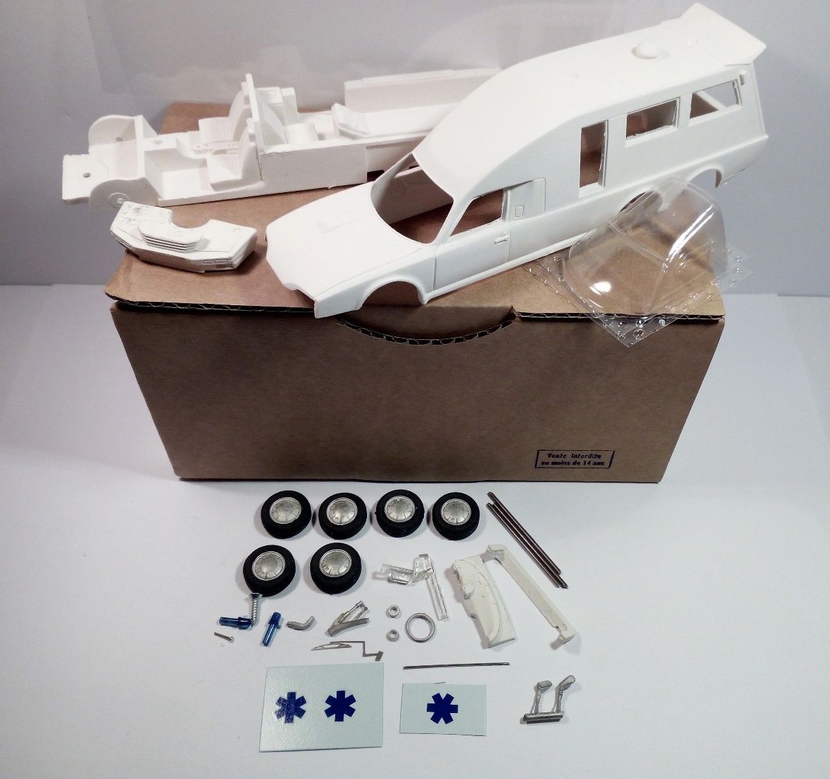 ESDO 1:43 - Citroen CX Tissier Ambulance 6 wheels Resin metal kit to built