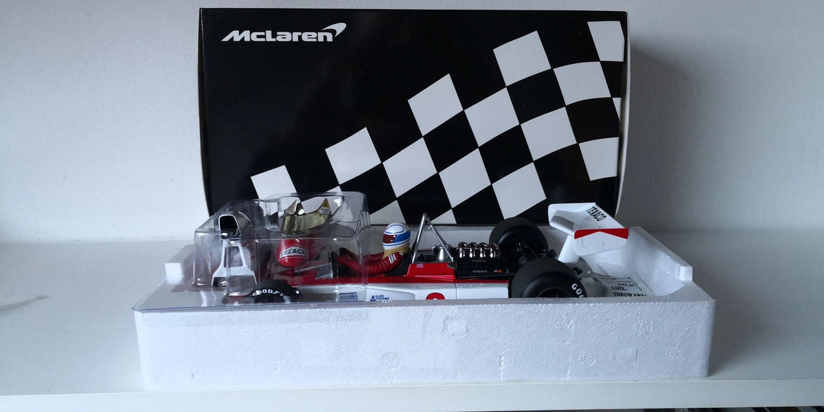 MINICHAMPS 1:18 - McLaren F1 M23 GP Season 1975 Mass open detailed engine