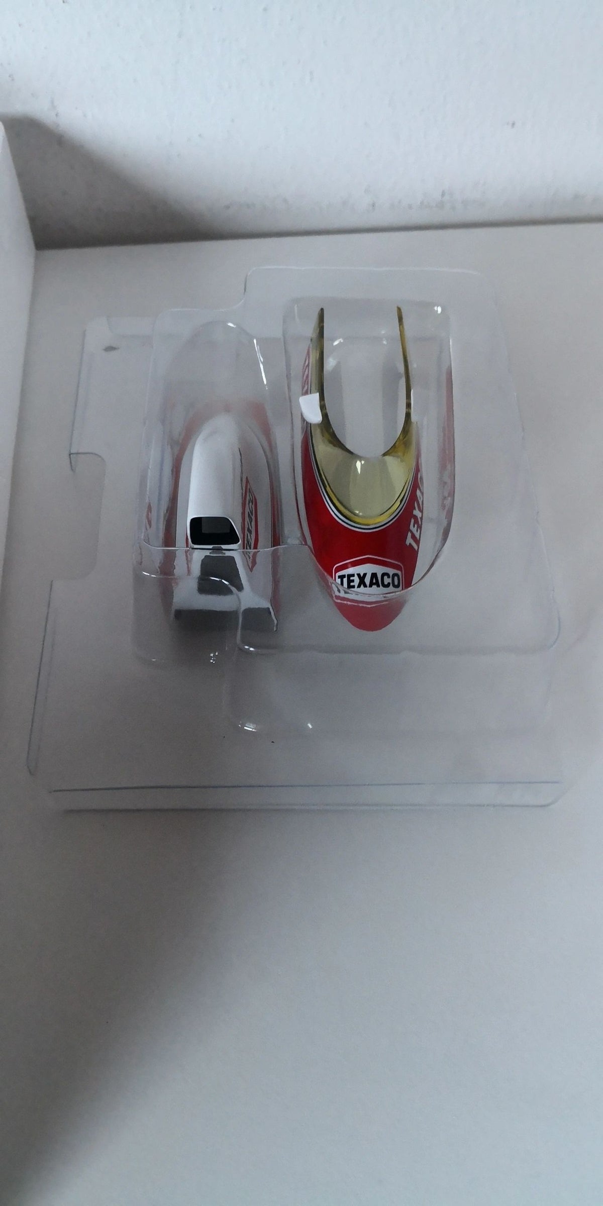 MINICHAMPS 1:18 - McLaren F1 M23 GP Season 1975 Mass open detailed engine