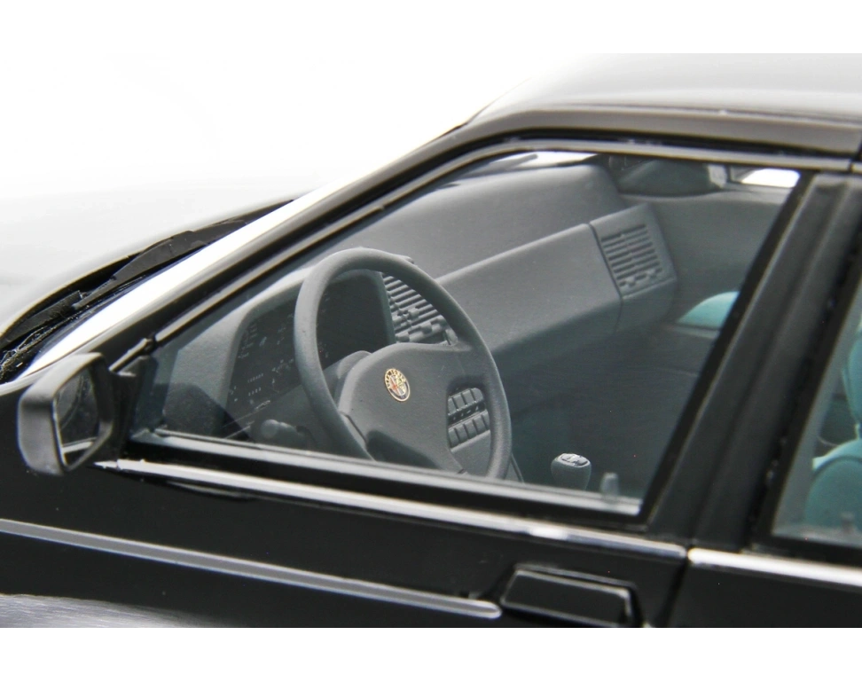 LAUDORACING - 1:18 - Alfa Romeo 164 2.0 Twin Spark 1987 Nero