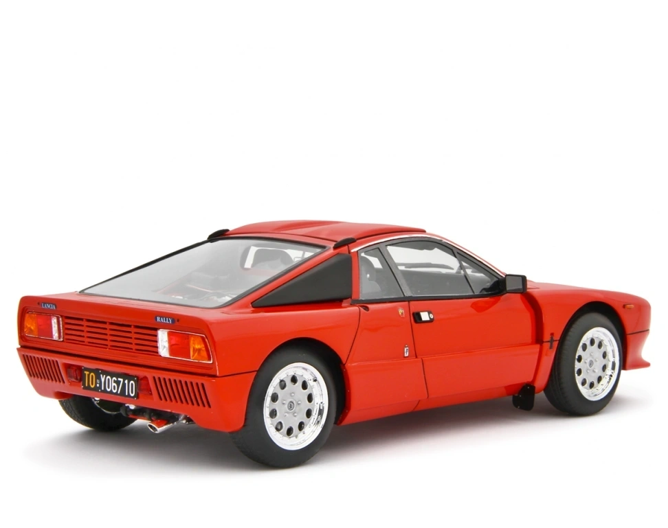 LAUDORACING - 1:18 LANCIA 037 Rally Stradale 1982