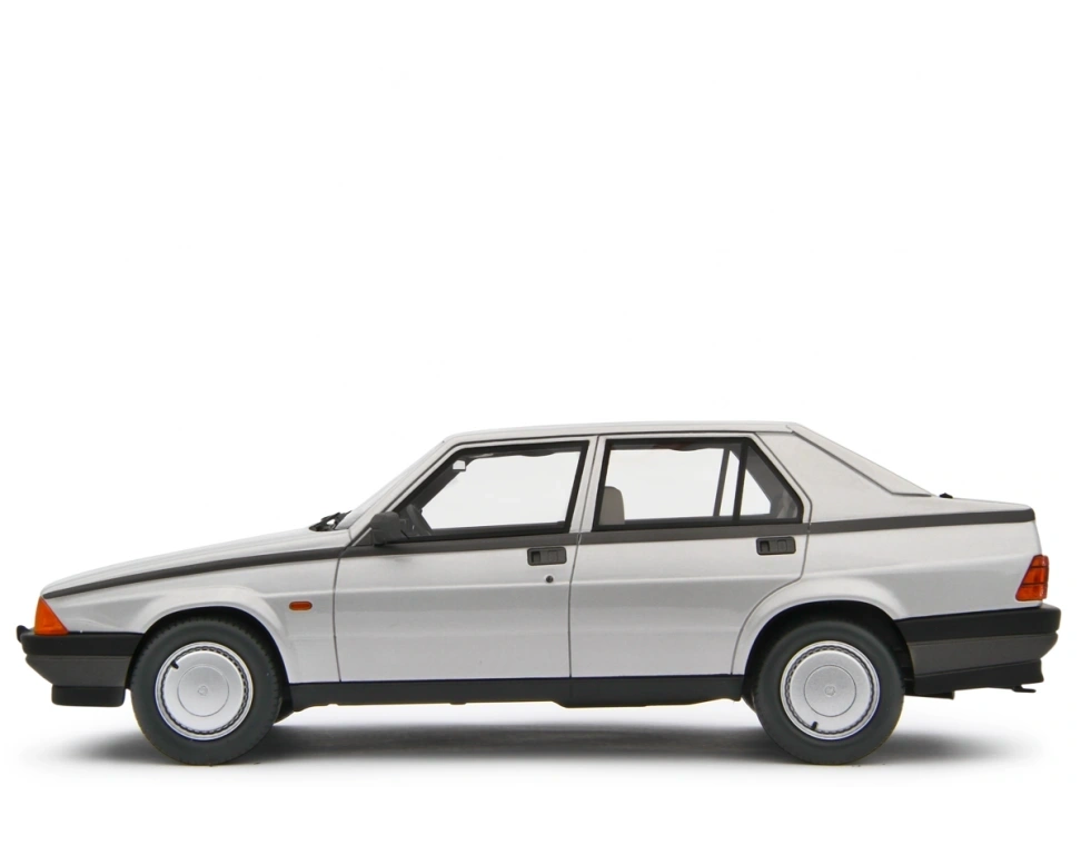 LAUDORACING - 1:18 ALFA ROMEO 75 1.6-1.8i 1985 Grigio met.