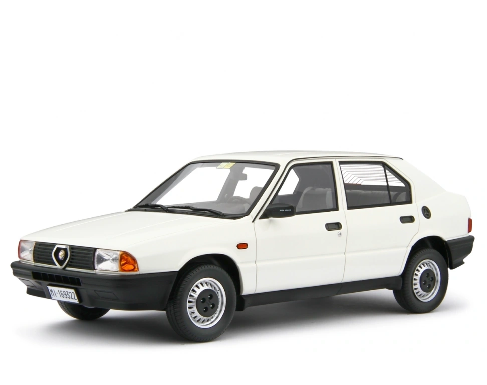 LAUDORACING 1:18 - Alfa Romeo 33 1.3S Edizione 1985 Bianco