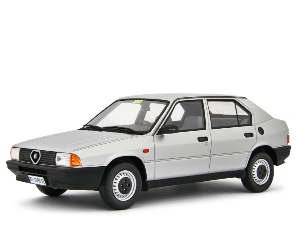 LAUDORACING 1:18 - Alfa Romeo 33 1.3S Edizione 1985 Grigio Met.