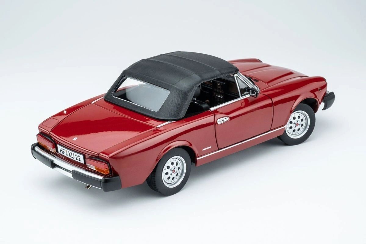 TOURING 1:18 - 18125000 - Pininfarina Spidereuropa 1982 **APRIBILE**