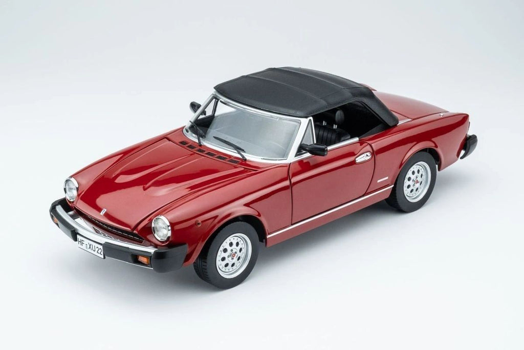 TOURING 1:18 - 18125000 - Pininfarina Spidereuropa 1982 **APRIBILE**
