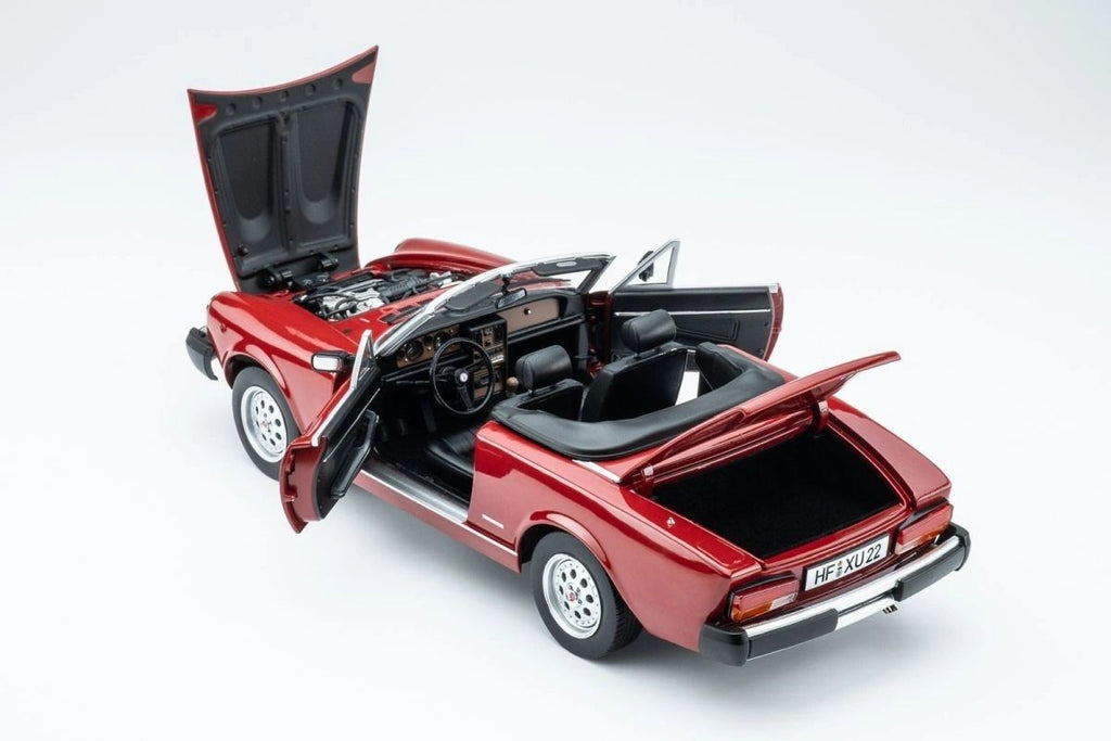 TOURING 1:18 - 18125000 - Pininfarina Spidereuropa 1982 **APRIBILE**