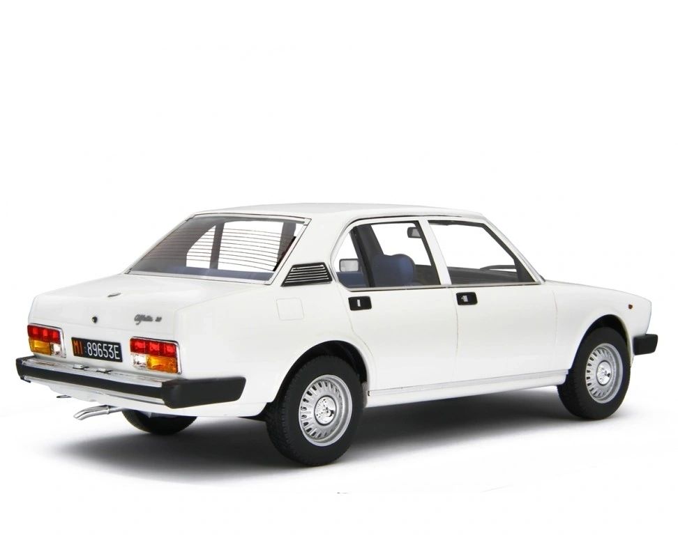 LAUDORACING - 1:18 ALFA ROMEO ALFETTA 2.0L 1978 Bianco Capodimonte