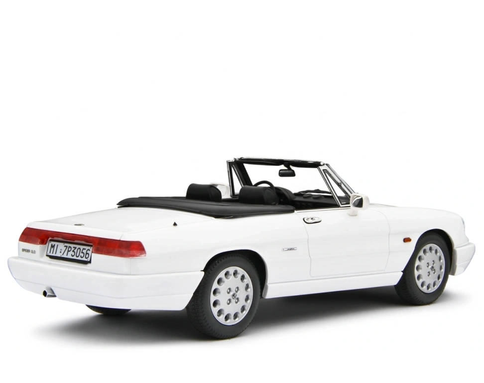 LAUDORACING - 1:18 Alfa Romeo Duetto 1990 Bianco