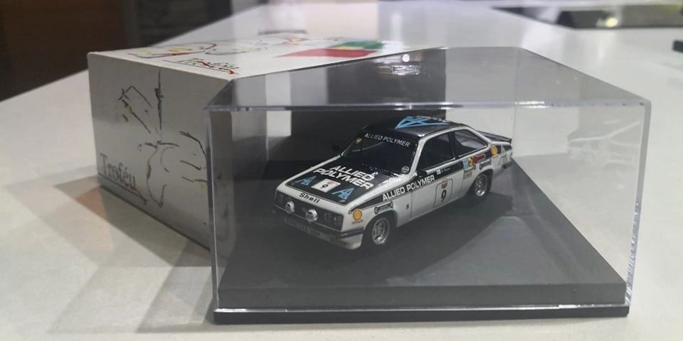 TROFEU 1:43 1802 - FORD ESCORT MKII RS2000 Allyed Polimer Tour Britain 1976