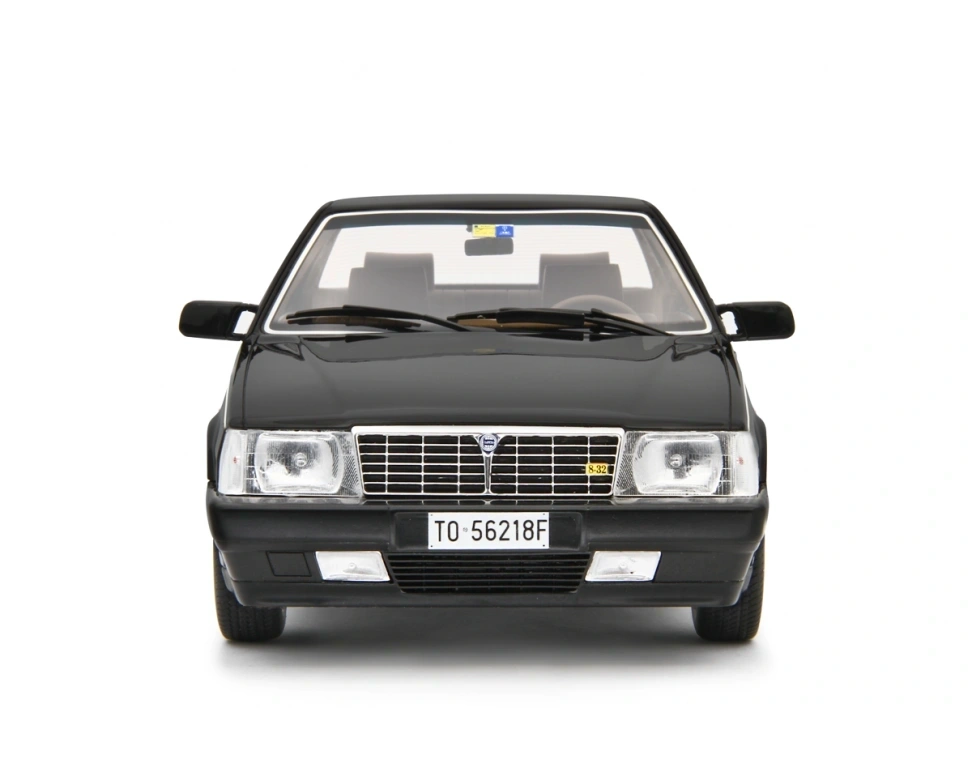 LAUDORACING - 1:18 Lancia Thema Ferrari 8.32 Nero ebano 1986